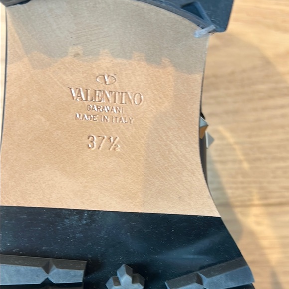 Valentino Garavani Black Studded Chelsea Boots - Picture 7 of 9